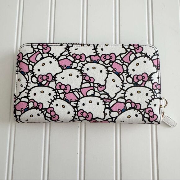 Hello Kitty Sanrio Deluxe Wallet - Picture 2 of 3
